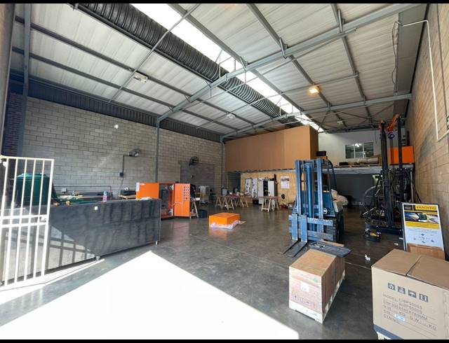 374M² WAREHOUSE TO LET IN KYA SANDS
